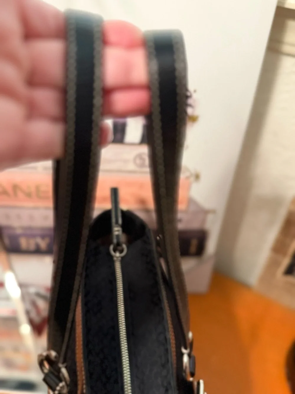 Coach Black Signature Gallery Jacquard Tote EUC - Picture 6 of 13